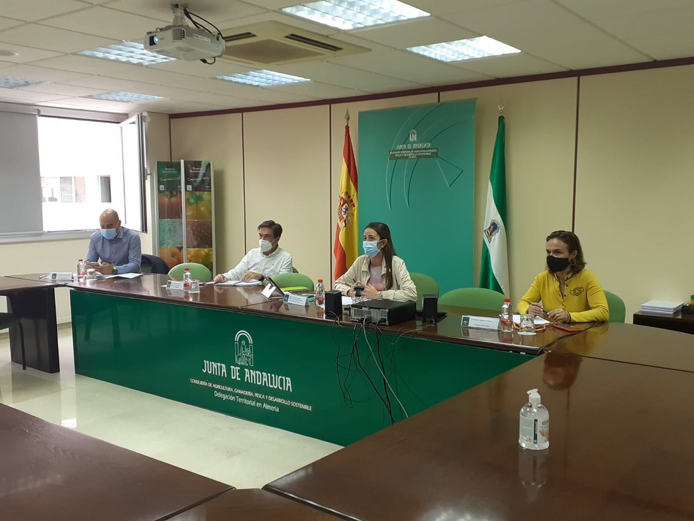 Aránzazu Martín anuncia que la Consejería de Agricultura trabaja por  ampliar el “Compromiso Blanco” a las organizaciones agrarias