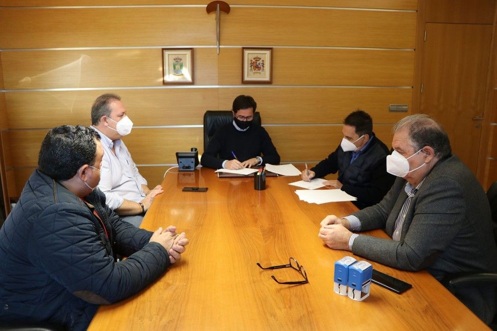 El Ayuntamiento de El Ejido y la Junta Central de Usuarios del Acuífero del Poniente Almeriense firman un convenio de colaboración para la realización de sondeos-prospecciones en el acuífero superior