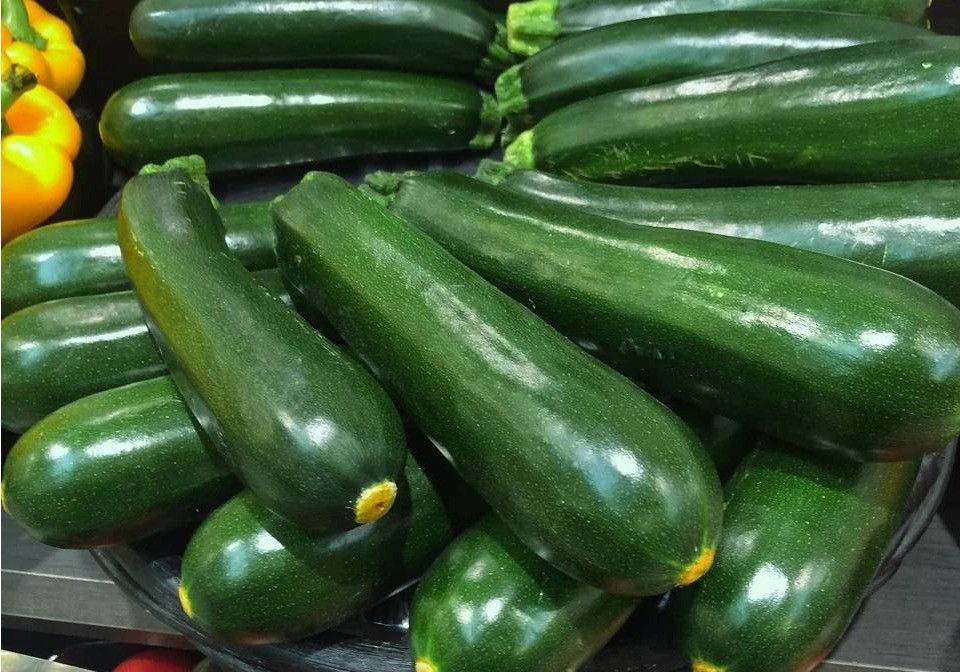 Abril comienza con la brusca caída de los precios de calabacín, pepino y berenjena