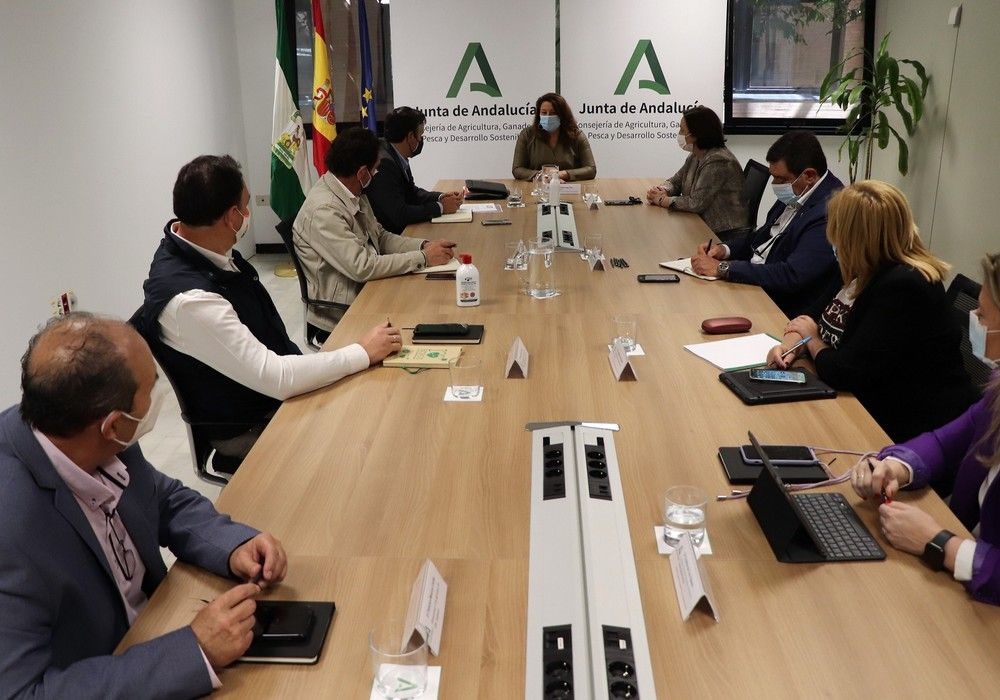 La consejera de Agricultura se reúne con el nuevo secretario general de UPA-Andalucía