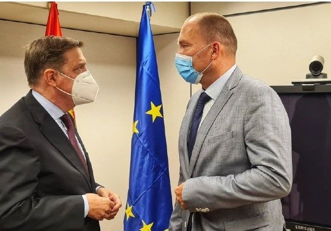 Luis Planas traslada a la próxima presidencia eslovena de la UE las prioridades de España