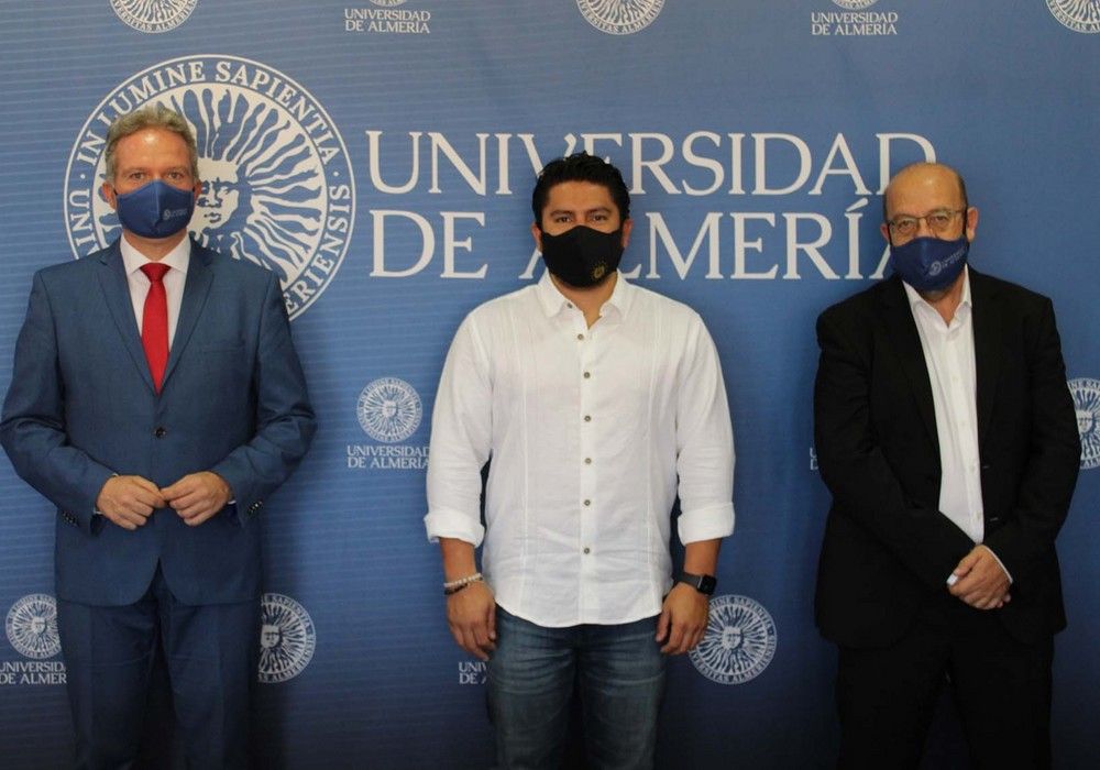 El ministro de Agricultura y Ganadería de El Salvador visita la UAL