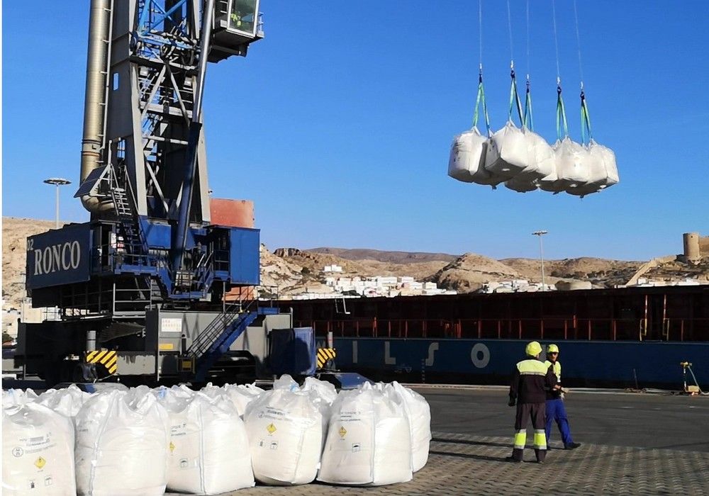 El tráfico de mercancías en los puertos de Carboneras y Almería crece un 129% en mayo
