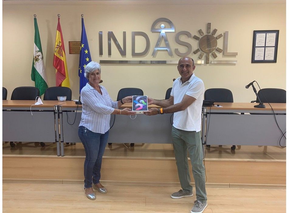 Emilia Escobar, primera ganadora de un Ipad Air gracias a Tintero F1 y Mastil F1