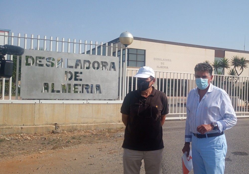  Cazorla: “No vamos a permitir un atraco a los regantes almerienses cobrándoles el agua desalada a precio de gasolina”