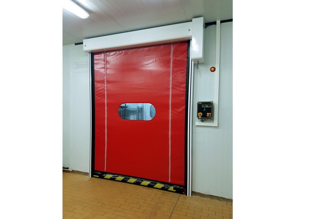Angel Mir presenta su última novedad, puerta rápida auto-encarrilable con iluminación led