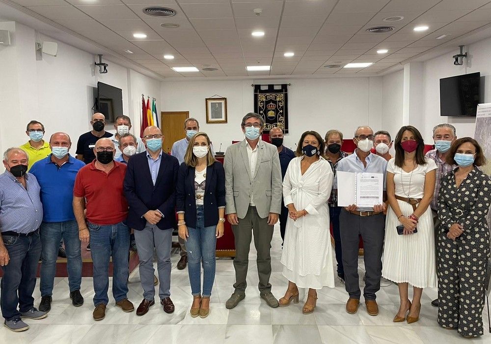 Agricultura entrega una ayuda de 730.000 euros para la mejora del regadío a los comuneros del Río Adra