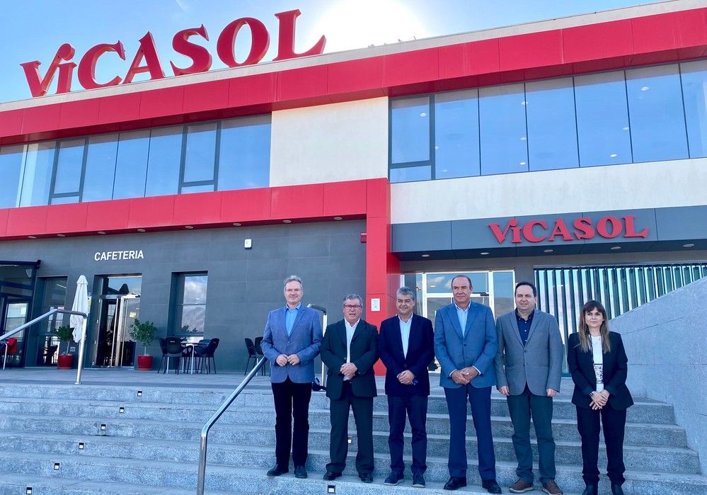 Vicasol y UAL firman un convenio de investigación para implantar un programa de salud activa en la cooperativa