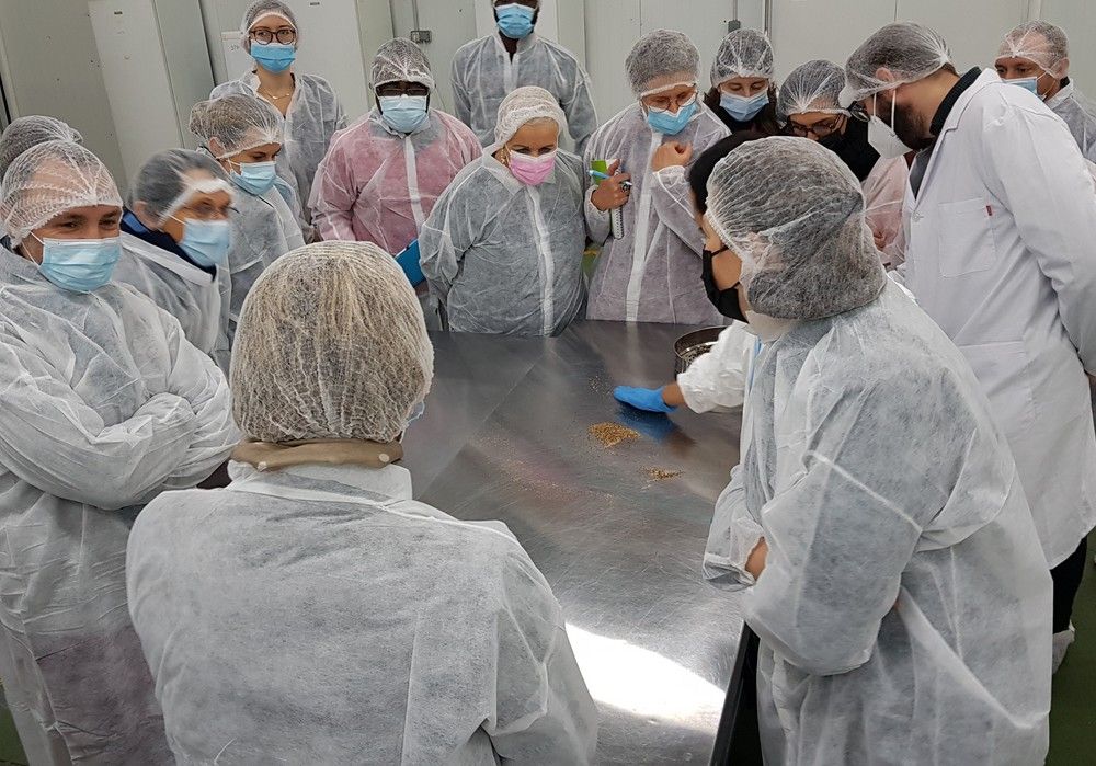 Alumnos del Instituto Planet A de Altos Estudios de Agricultura de Francia conoce el control biológico de Almería con Bioline Iberia