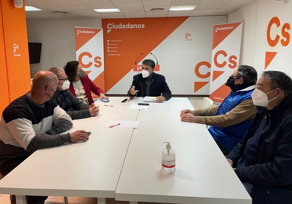 Cs traslada a los regantes su 'no' al presupuesto por la pésima gestión del agua y por los numerosos incumplimientos del PP
