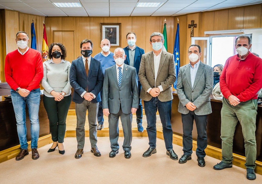 El Ayuntamiento de Roquetas acoge un encuentro de alcaldes de la provincia para buscar soluciones a la subida del agua desalada