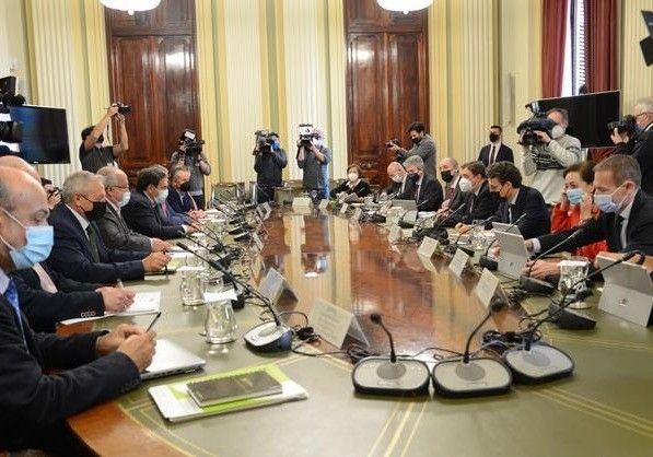  Planas consensuará con organizaciones agrarias, cooperativas y comunidades autónomas los sectores más vulnerables para el reparto de las ayudas