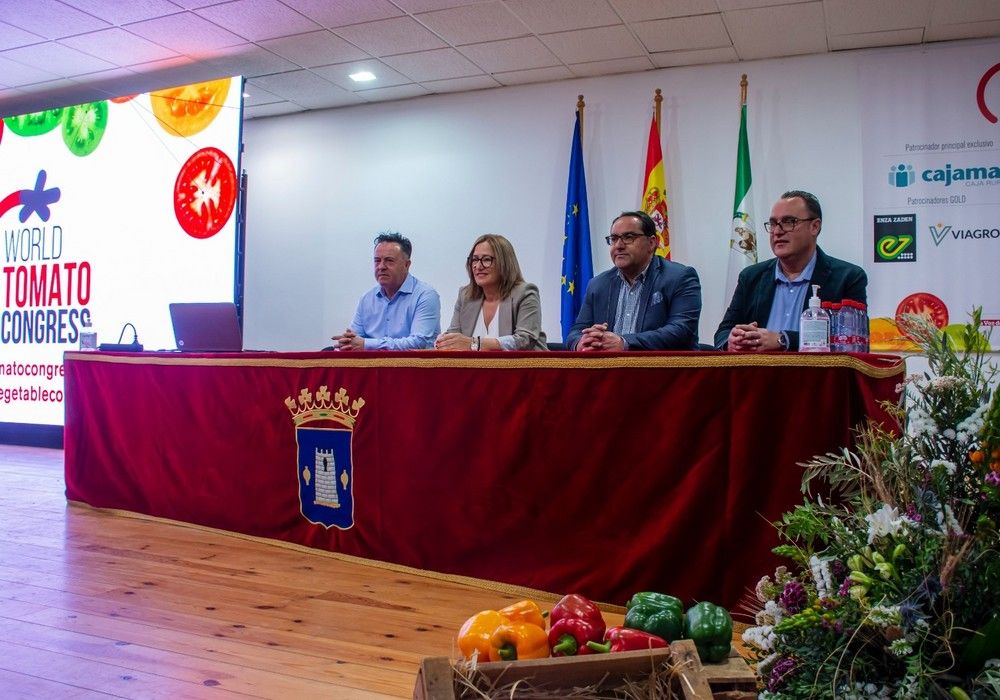 Esperanza Pérez llama a redoblar esfuerzos en adaptación y conocimiento para asegurar el liderazgo agrícola almeriense