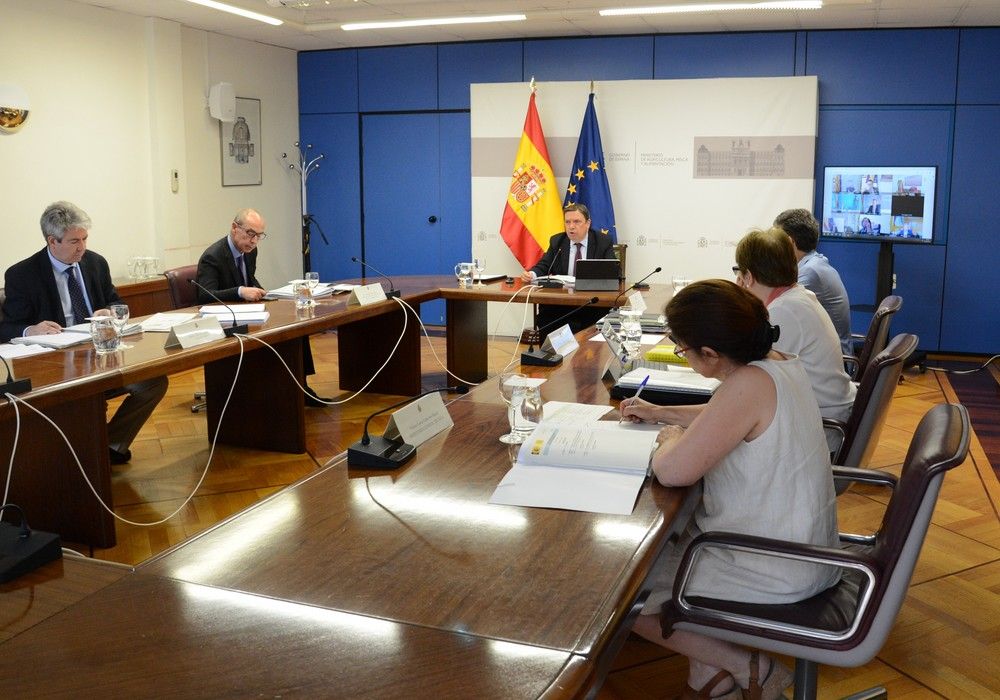 Luis Planas asegura que hacen falta propuestas concretas para impulsar las cláusulas espejo