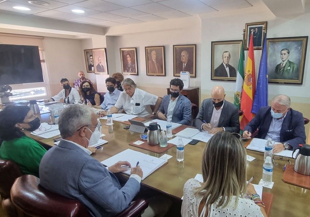 El Patronato de la Fundación Bahía Almeriport prevé que la cátedra de Logística eche a andar en la UAL el próximo curso