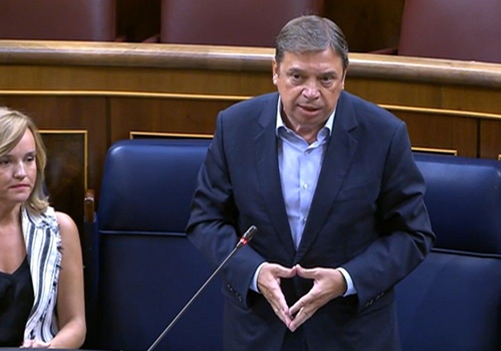 Luis Planas apela a la responsabilidad de todos los actores de la cadena alimentaria para contener los precios