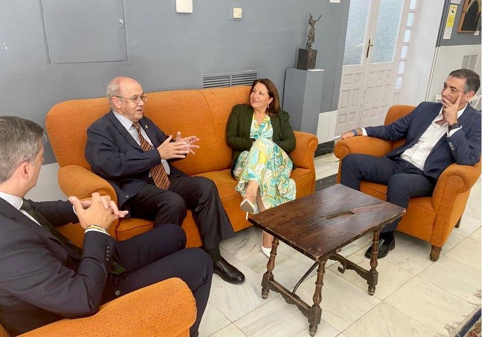  Carmen Crespo se reúne con el presidente de la federación nacional de regantes de España