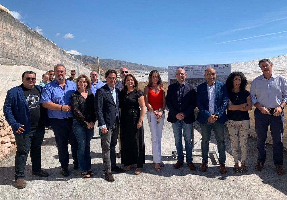 La consejera de Agricultura visita el camino La Pared de El Ejido, mejorado con el Plan Itínere
