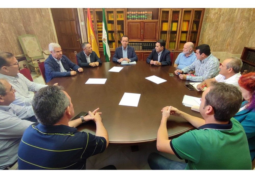 El subdelegado del Gobierno se reúne con la permanente de la Mesa del Agua
