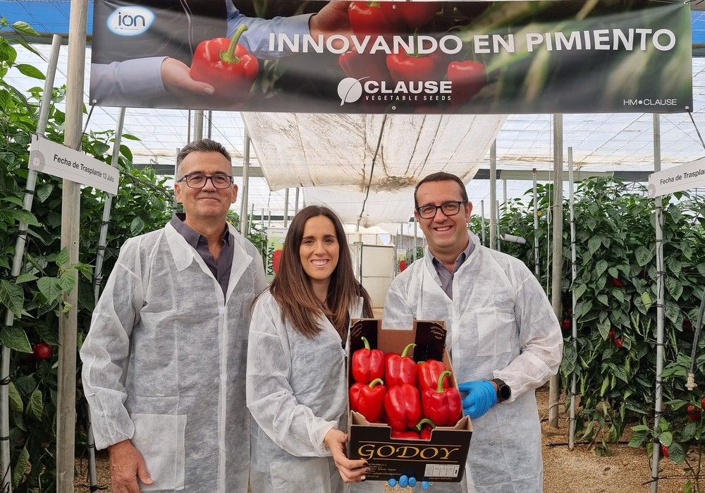 HM.CLAUSE inaugura su finca vitrina de pimiento en el Levante con la presentación de tres novedades de la gama IÓN