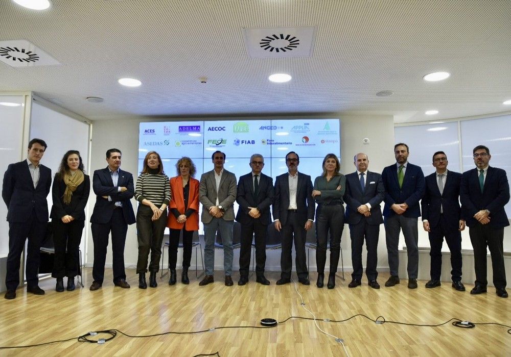 Los principales sectores de consumo reclaman al gobierno el aplazamiento del impuesto al plástico