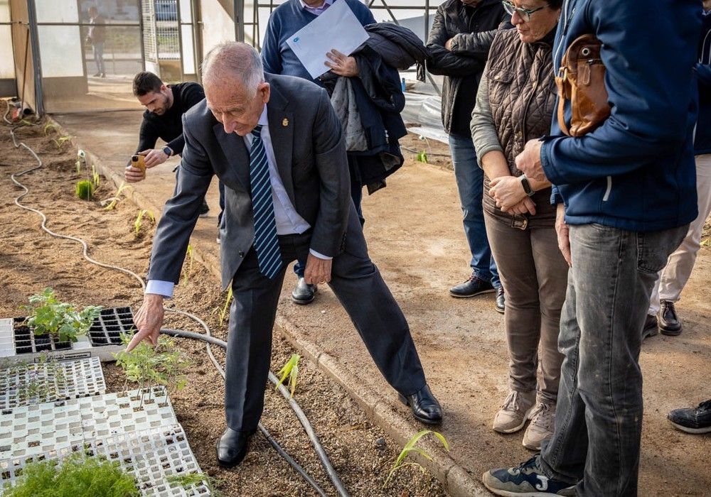 El Ayuntamiento de Roquetas cede a la Escuela Agraria Campomar un invernadero para la realización de prácticas