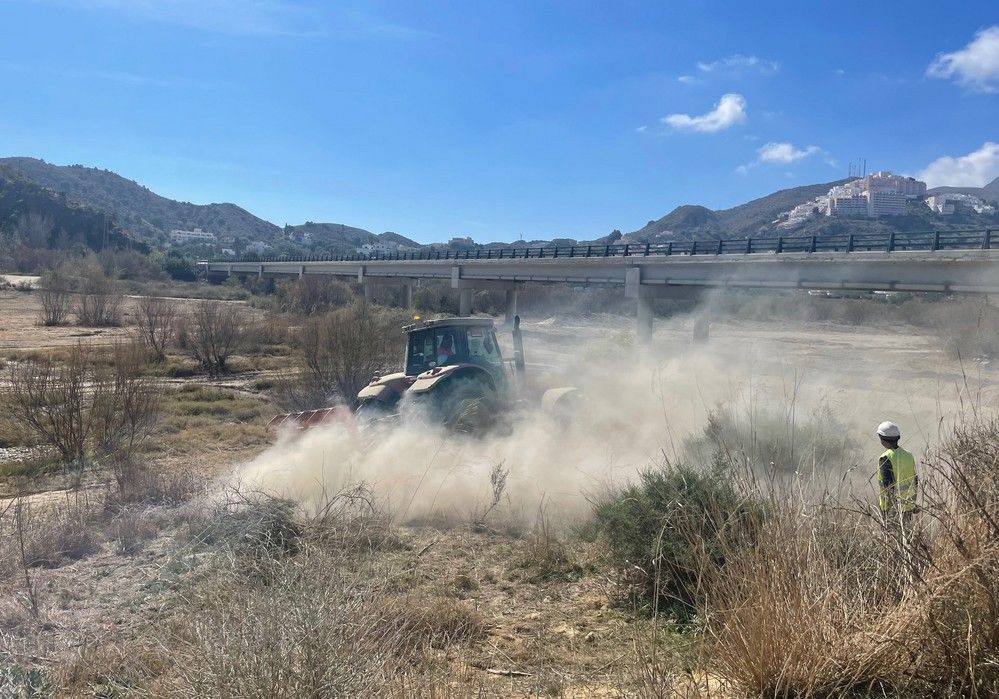 El delegado de Agricultura destaca el buen funcionamiento de los cauces y ramblas tras el paso de la DANA por Almería