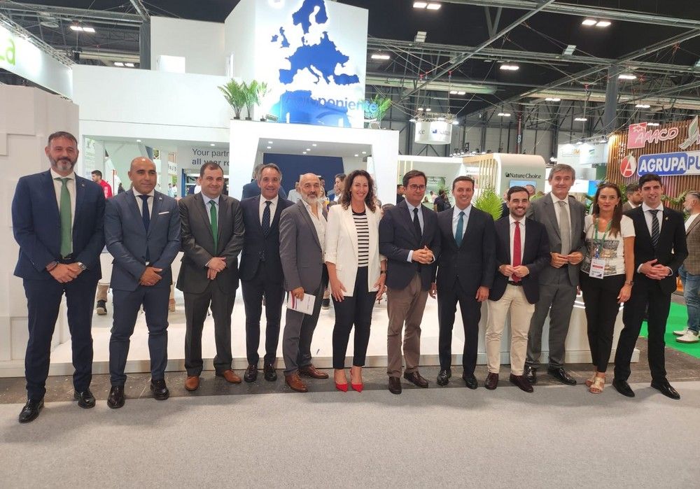 GRUPO AGROPONIENTE vive una trepidante jornada inaugural de la XV Fruit Attraction, con gran actividad comercial y presencia de representantes institucionales