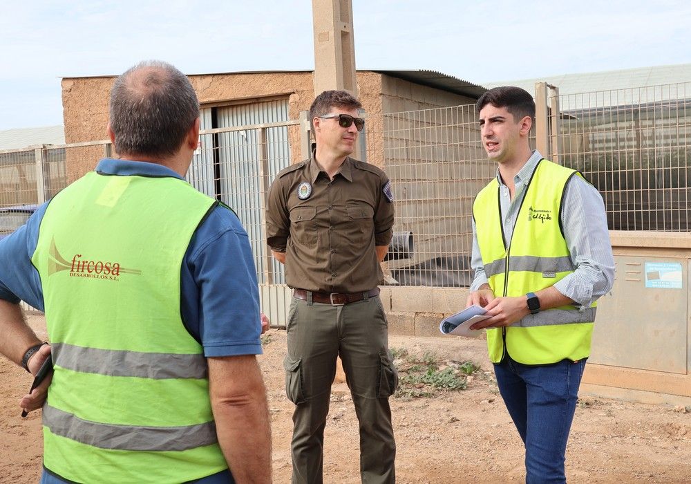 En marcha las obras en el camino Mancha Onáyar del municipio de El Ejido