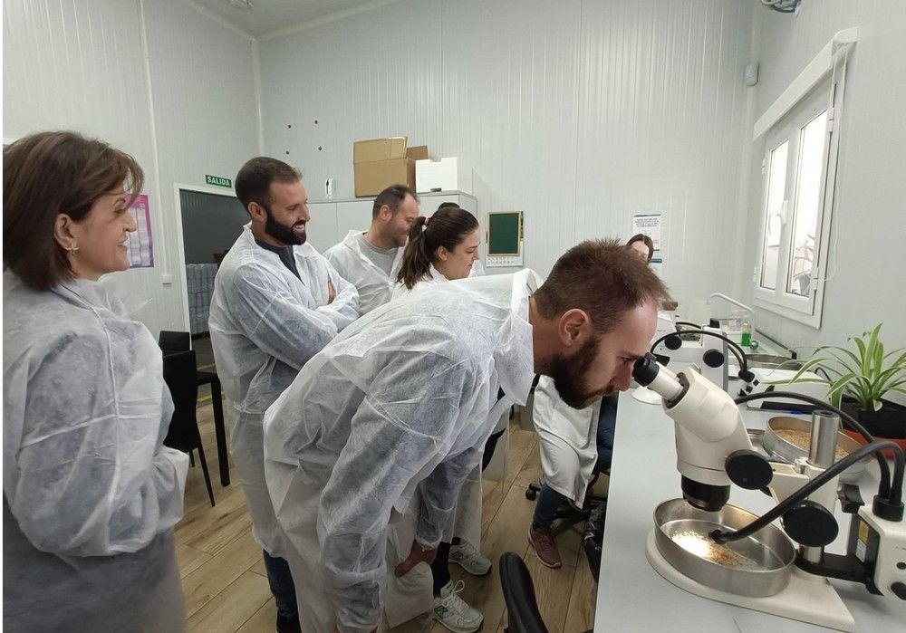 La sectorial de jóvenes de ASAJA Almería visita las instalaciones de Agrobío