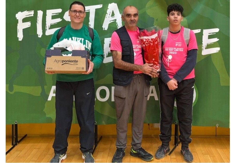 Grupo Agroponiente cumple un año más su tradición de estar presente, con sus productos, en la Fiesta del Deporte de Asprodesa