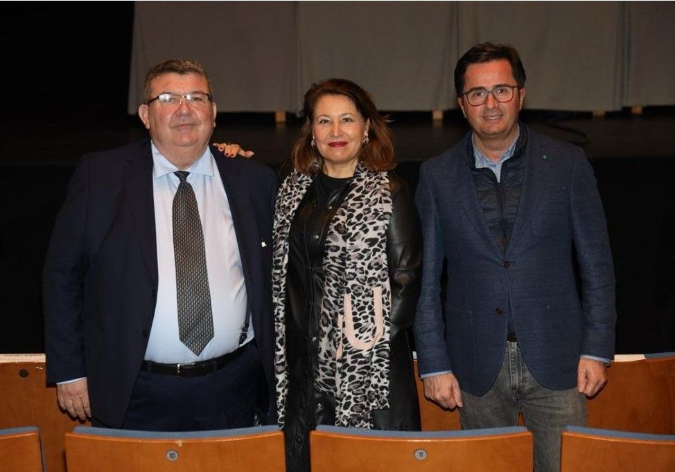 La consejera pide al Estado que aporte por emergencia 5 hm³ al levante de la desaladora del Bajo Almanzora