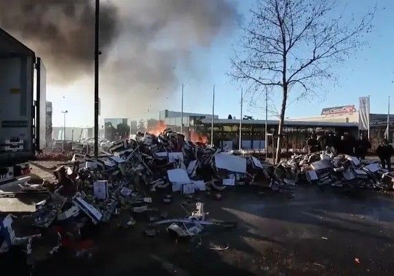 Urgen medidas frente al vandalismo de los piquetes franceses