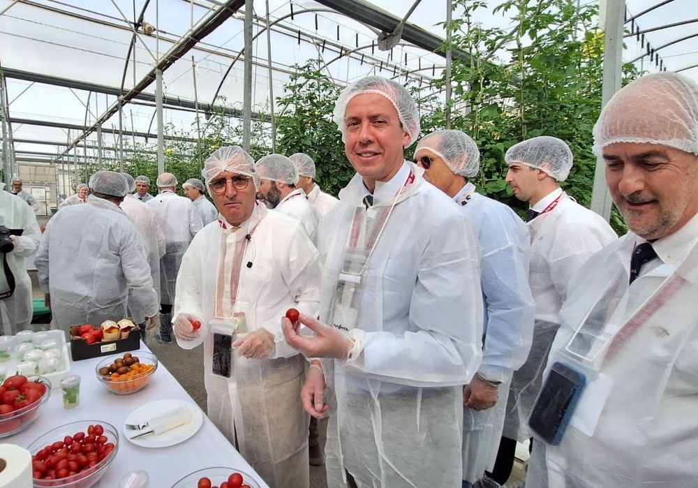 El director general de Sanidad de la Producción Agroalimentaria y el subdelegado visitan las nuevas instalaciones de I+D de Syngenta en El Ejido