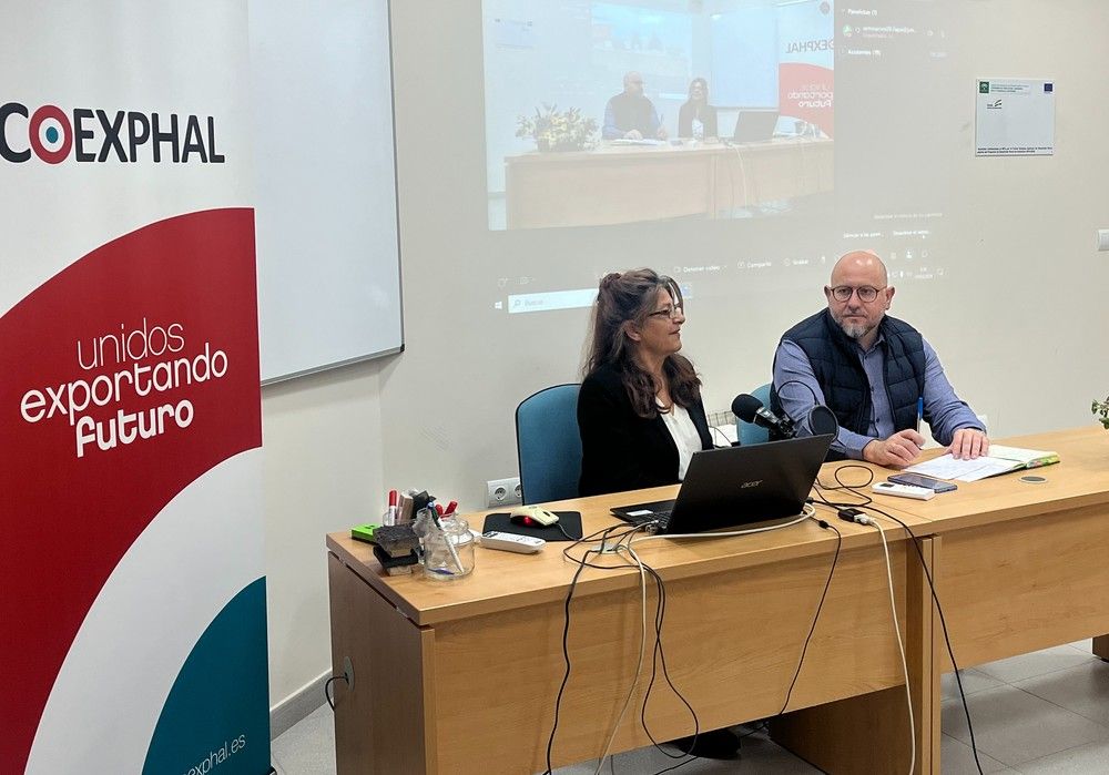 El IFAPA y COEXPHAL forman en control biológico y sanidad vegetal en el cultivo de plantas ornamentales