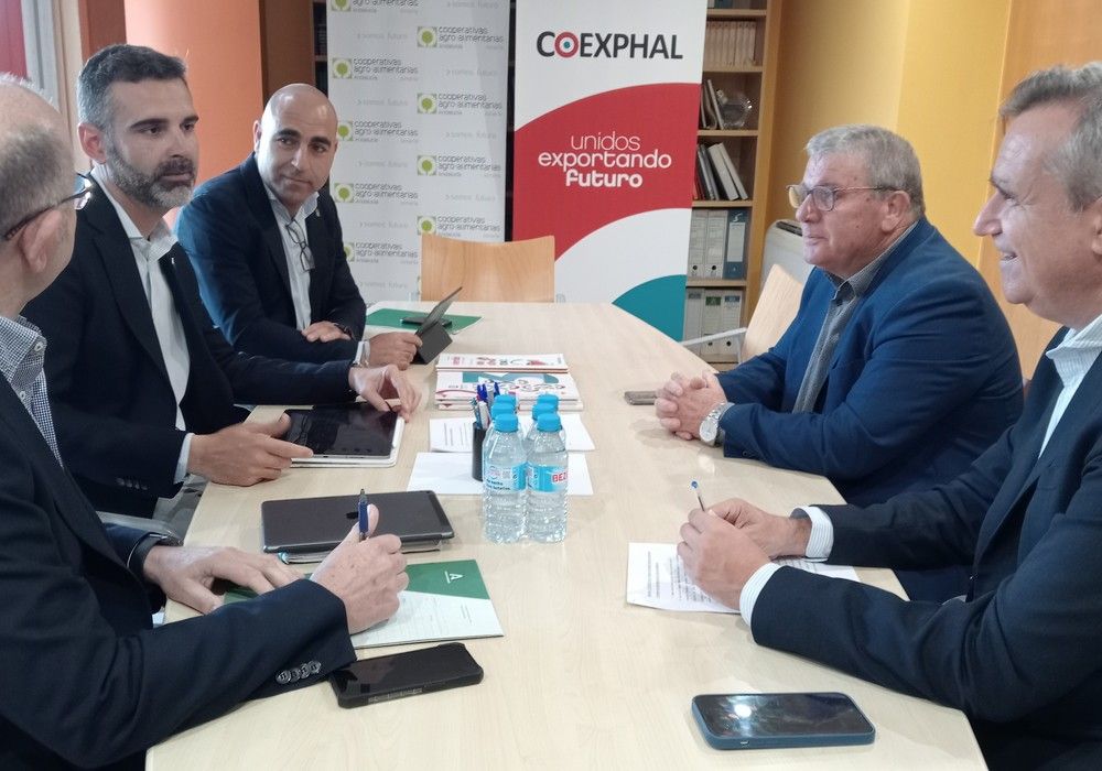 COEXPHAL traslada a Fernández-Pacheco las necesidades del sector hortofrutícola almeriense