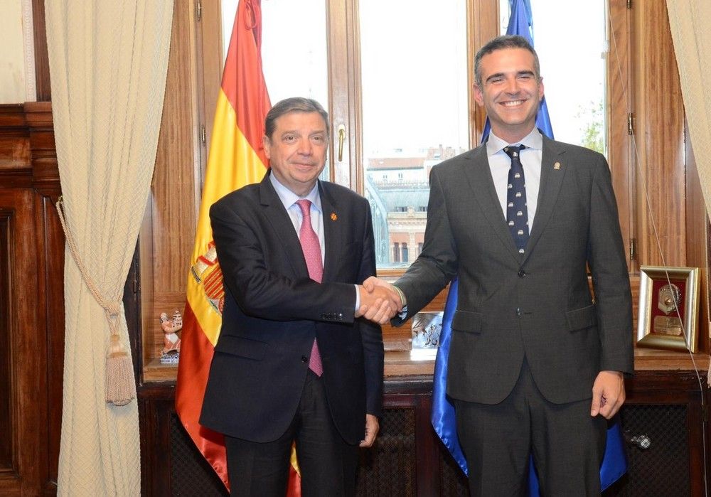 Ramón Fernández-Pacheco aborda con Luis Planas  algunos de los principales asuntos agrarios y  pesqueros que afectan a Andalucía