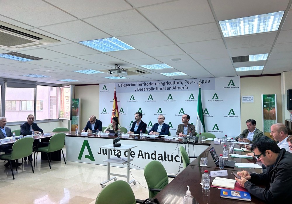 La Junta se reúne con Hortyfruta para avanzar en la gestión de los residuos plásticos agrícolas