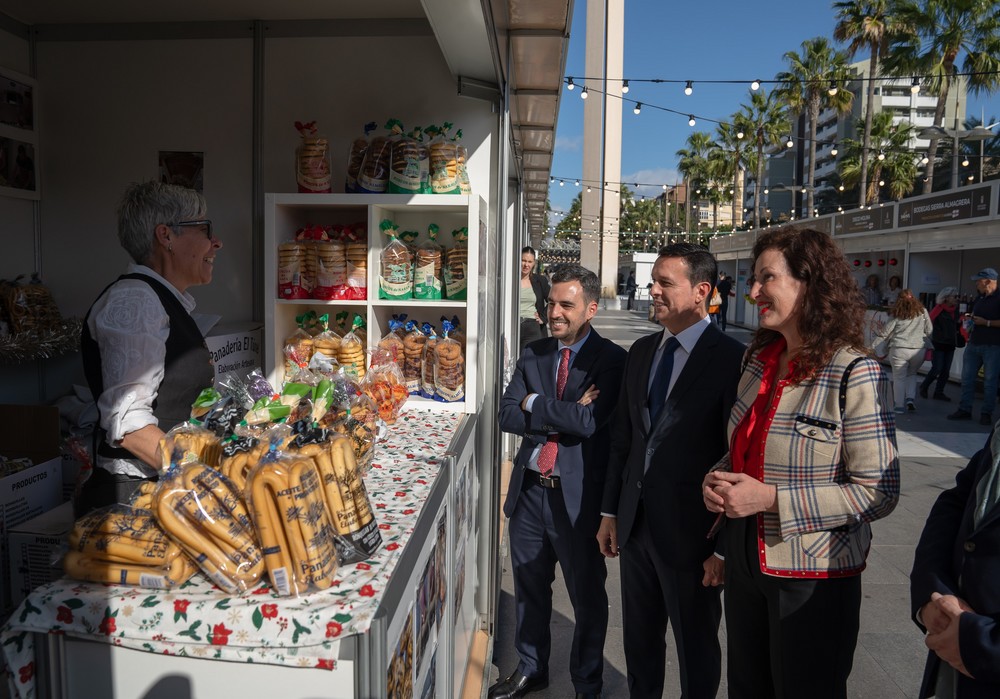  ‘Sabores Almería’ conquista el paladar de los visitantes de la Feria en la Plaza de las Velas