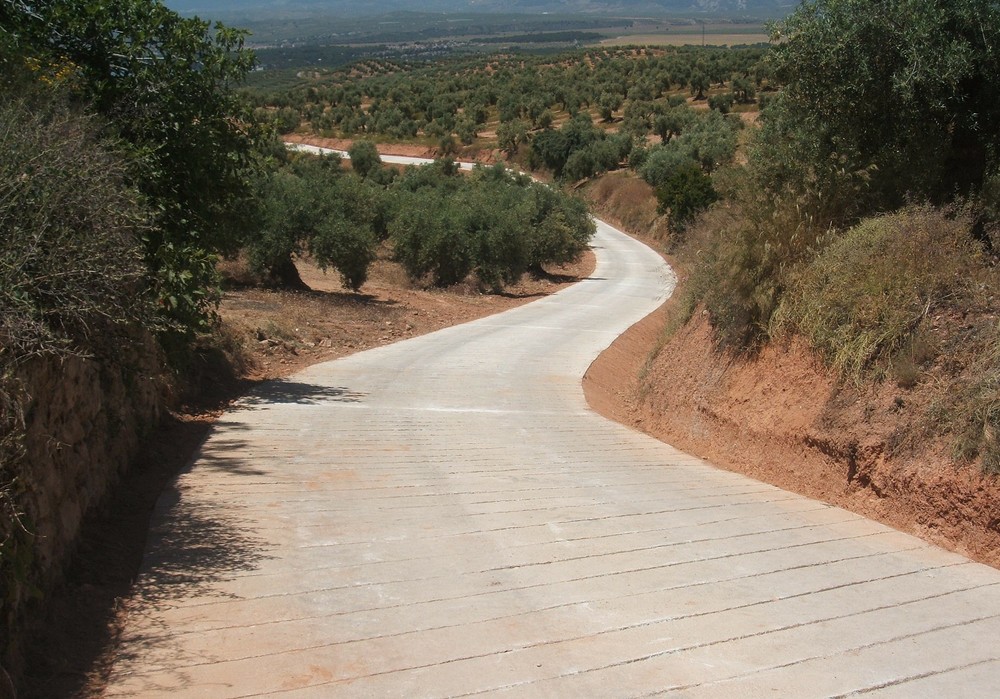 La Consejería de Agricultura destina más de 10 millones de euros para adecuar 197 caminos rurales de 60 municipios