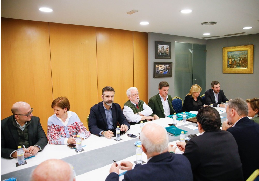 La Junta destaca la “apuesta sin precedentes” con  325M€ para garantizar el agua al campo andaluz