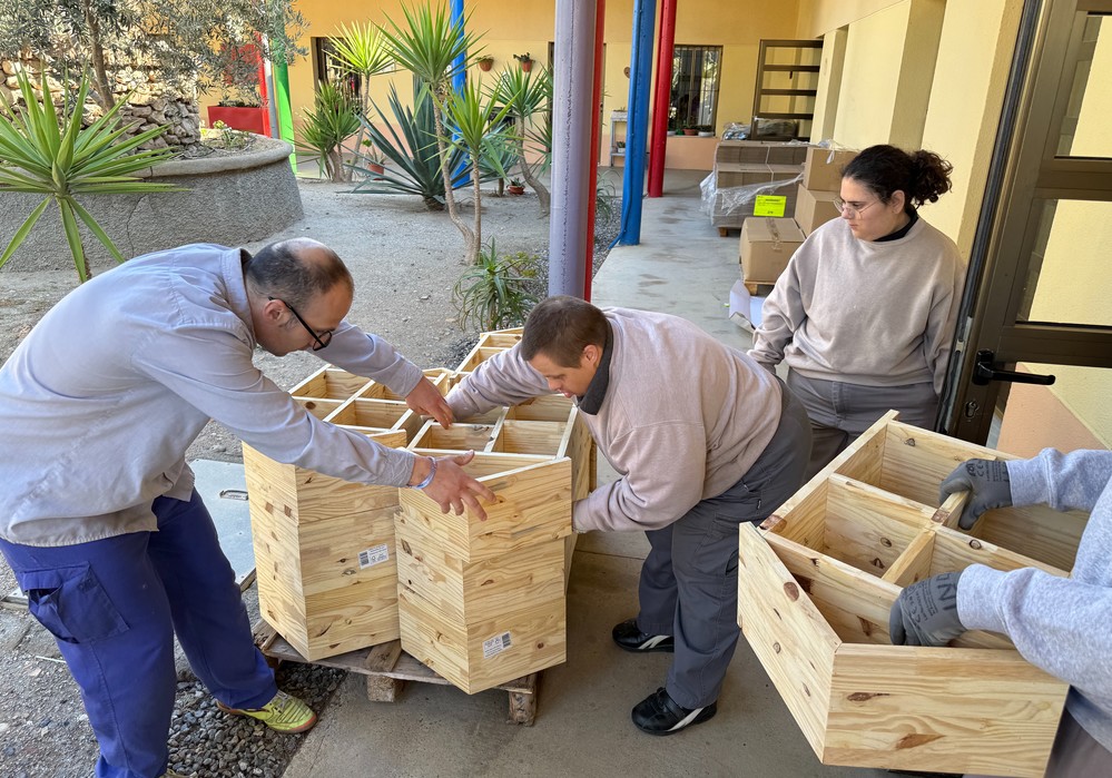 Eurosol impulsa la biodiversidad con la instalación de hoteles de insectos en sus explotaciones agrícolas