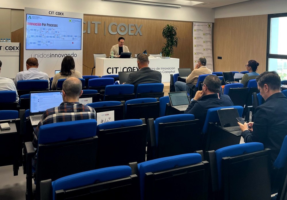 Cooperativas Agro-alimentarias de Andalucía y COEXPHAL impulsan la Inteligencia Artificial en el sector almeriense